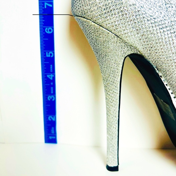 SIZE 10 WOMEN'S SILVER GLITTER ANKLE BOOT - Picture 10 of 10